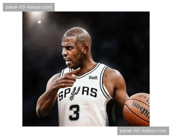 特写:终场哨响,老将克里斯·保罗与凯文·杜兰特拥抱,太阳季后赛之旅结束 特写:终场哨响,老将克里斯·保罗与凯文·杜兰特拥抱,太阳季后赛之旅结束